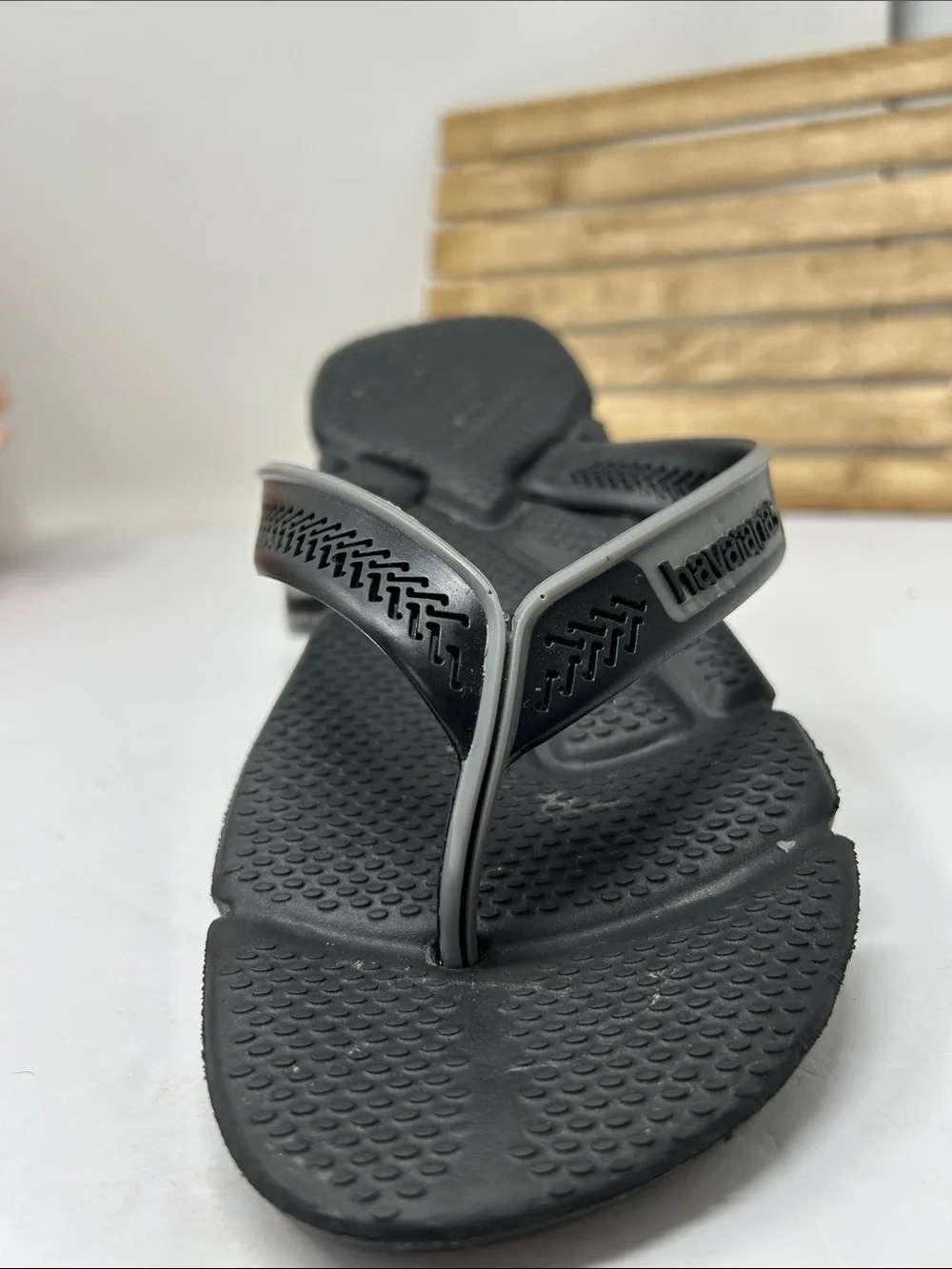 Havaianas Men’s Black Flip Flops with Gray Trim Size 41